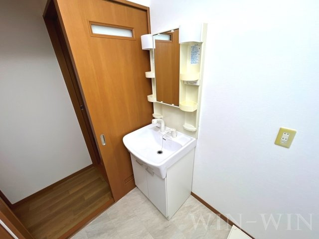 ブロードタウン神野 Ⅱ D棟の独立洗面台