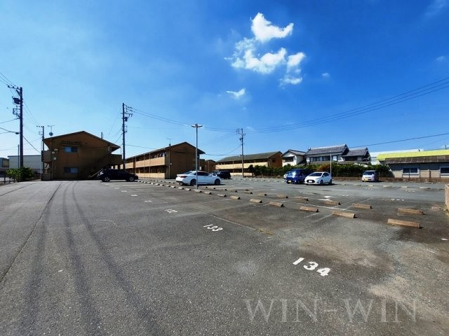 ブロードタウン神野 Ⅱ D棟の駐車場