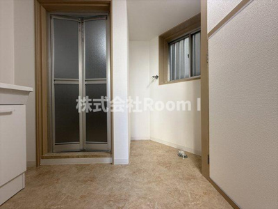 【洗面所】 | 中浜3丁目貸家 | 明るい洗面所です