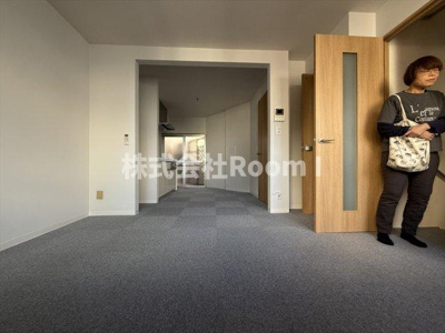 【居間・リビング】 | 中浜3丁目貸家 | ゆったり過ごせるリビングです