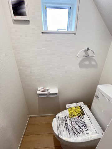 橿原市大久保町　第1期全４棟のトイレ|ゆったりとした空間のトイレです