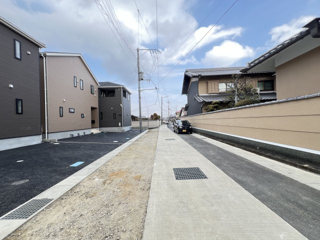 橿原市大久保町　第1期全４棟の前面道路含む現地写真