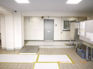 【その他共用部分】 | エントランス内部は、開放感がありバリアフリーになっています。