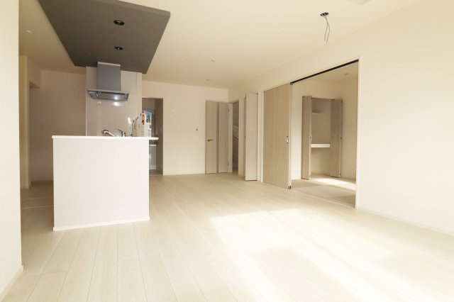 郡山市大槻町字針生　　　1号棟　　　開成小学校、郡山１中学区の居間・リビング