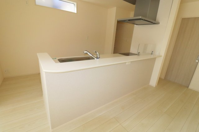 郡山市大槻町字針生　　　1号棟　　　開成小学校、郡山１中学区のキッチン