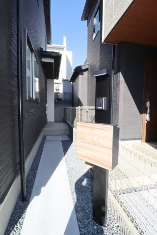 郡山市大槻町字針生　　　1号棟　　　開成小学校、郡山１中学区の玄関