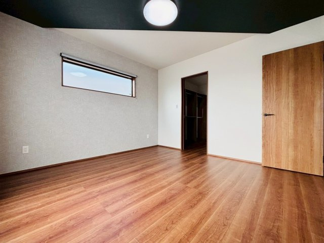 【商談中】新築戸建　瑞穂市別府第2　全2区画分譲の寝室|奥行のあるウォークインクローゼットは収納方法自由自在。家族の成長に合わせた収納が可能です。