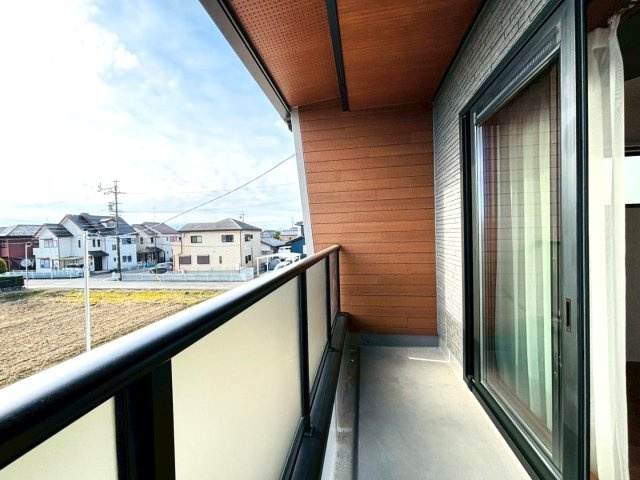 【商談中】新築戸建　瑞穂市別府第2　全2区画分譲のバルコニー|バルコニーは南向きで洗濯物もよく乾きます！強度と表面積硬度を持つFPRで防水しています。