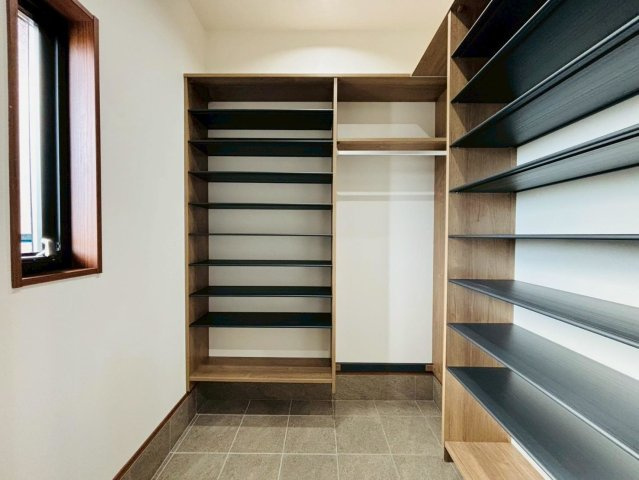 新築戸建　瑞穂市別府第2　全2区画分譲の収納|広々パントリー！