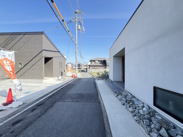北葛城郡広陵町萱野3期の前面道路含む現地写真