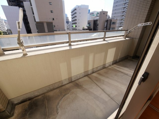 アーデンタワー立売堀のバルコニー