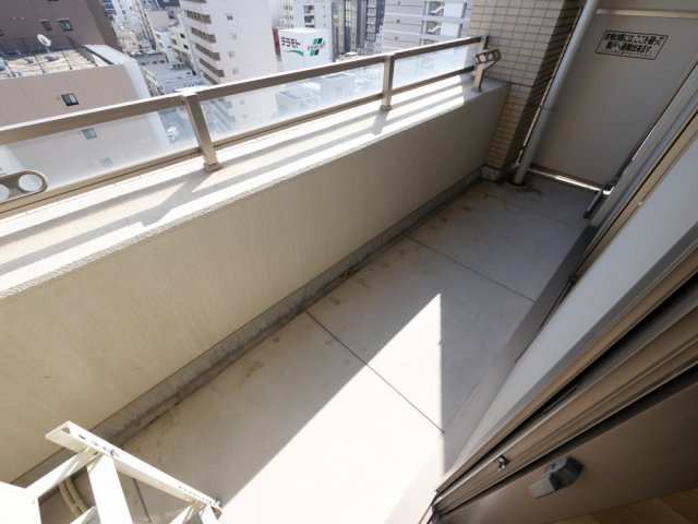 アーデンタワー立売堀のバルコニー