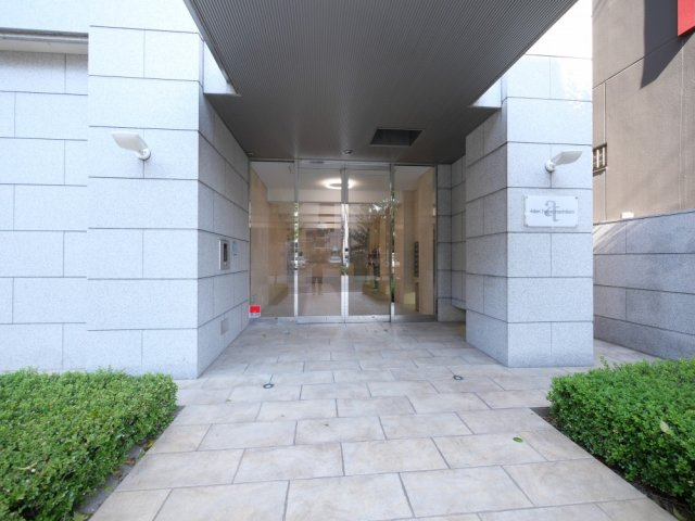 アーデンタワー立売堀のエントランス