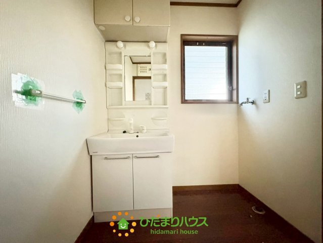 幸手市東4丁目　中古一戸建て　の独立洗面台|2025年12月8日撮影