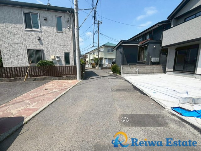 新築戸建　茅ヶ崎市東海岸北5丁目の前面道路含む現地写真|一日の長い時間を過ごすリビング♪自然と家族が集まれる空間で家族団らんの時間をお楽しみください！