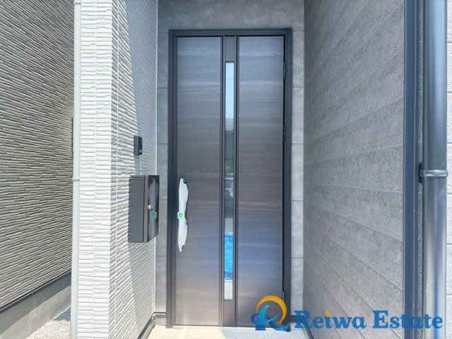 新築戸建　茅ヶ崎市東海岸北5丁目の玄関|JR東海道線「茅ヶ崎」駅まで徒歩16分、海までもほど近いサーファーに人気の【東海岸エリア】☆彡