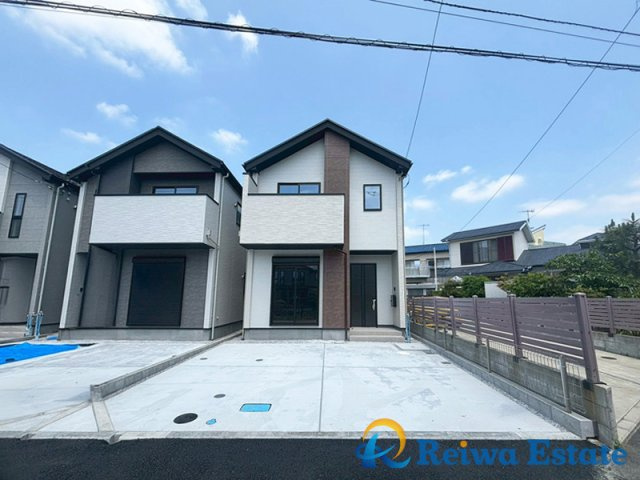 新築戸建　茅ヶ崎市東海岸北5丁目の外観|ご家族分の自転車を駐輪したり、来客用の駐車スペースとしてもお使いいただけます。