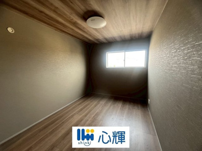 【洋室】 | 心輝ホーム／宇部市中村3丁目 新築建売／4LDK・2階建 | 沢山の陽の光が入る明るい室内です。