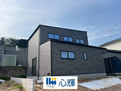 【外観】 | 心輝ホーム／宇部市中村3丁目 新築建売／4LDK・2階建 | 現地（2026年3月27日撮影）
2026年4月末完成予定！室内工事中です。