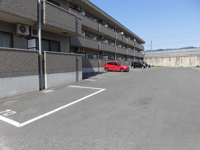 プロシードミューの駐車場