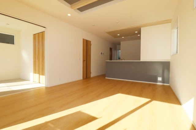 郡山市大槻町字針生　　　２号棟　　　開成小学校、郡山１中学区の居間・リビング