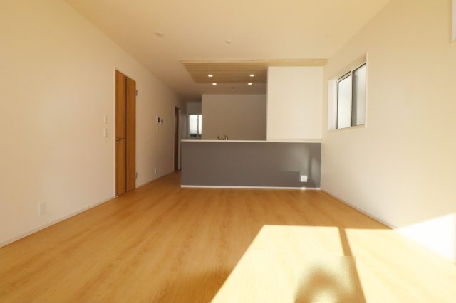 郡山市大槻町字針生　　　２号棟　　　開成小学校、郡山１中学区の居間・リビング