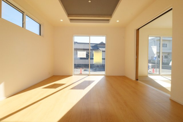 郡山市大槻町字針生　　　２号棟　　　開成小学校、郡山１中学区の居間・リビング