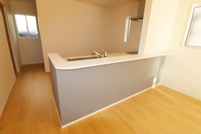 郡山市大槻町字針生　　　２号棟　　　開成小学校、郡山１中学区のキッチン