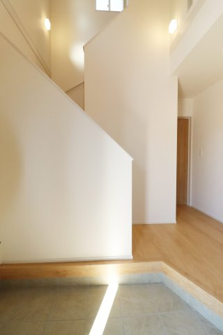 郡山市大槻町字針生　　　２号棟　　　開成小学校、郡山１中学区の玄関