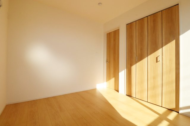 郡山市大槻町字針生　　　２号棟　　　開成小学校、郡山１中学区の洋室