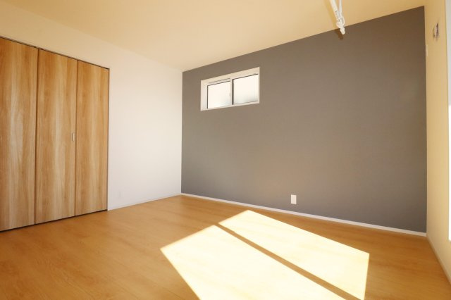 郡山市大槻町字針生　　　２号棟　　　開成小学校、郡山１中学区の洋室