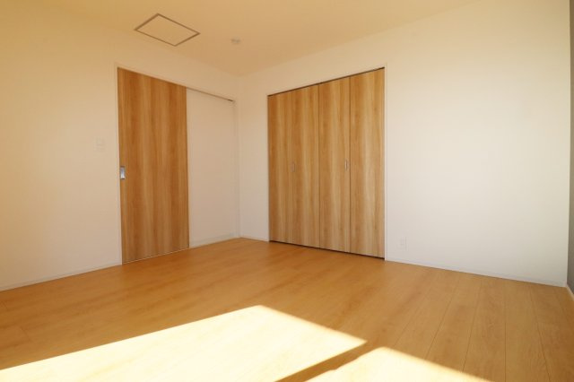 郡山市大槻町字針生　　　２号棟　　　開成小学校、郡山１中学区の洋室