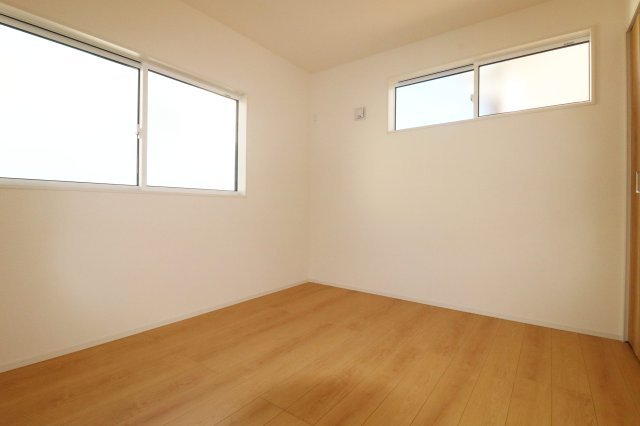 郡山市大槻町字針生　　　２号棟　　　開成小学校、郡山１中学区の洋室