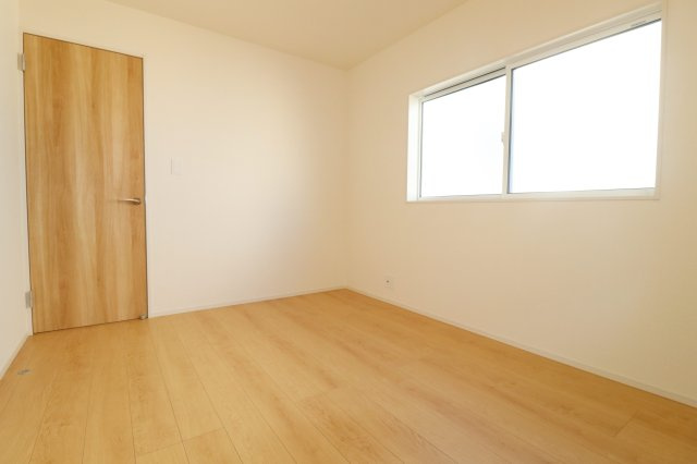 郡山市大槻町字針生　　　２号棟　　　開成小学校、郡山１中学区の洋室