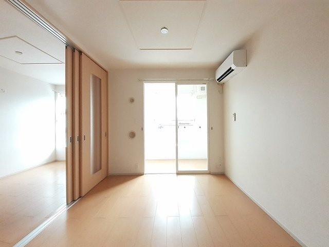 サウス　スプリングの居間・リビング|こちらの居間で趣味の時間をお楽しみください