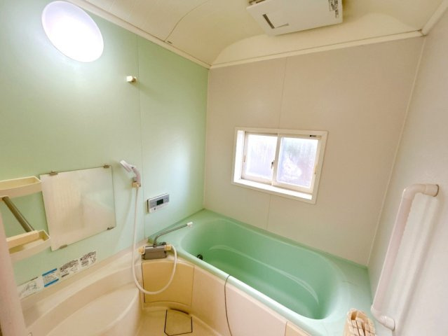 住吉　売中古住宅の浴室|現況販売のため現況有姿でのお引渡しになります。お風呂についてはお引渡し前に漏水点検を行います。