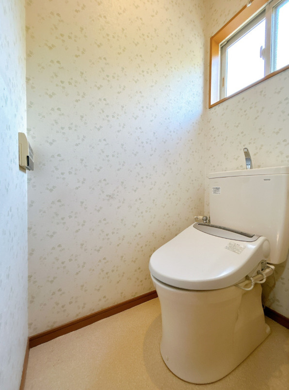 住吉　売中古住宅のトイレ|現況販売のため現況有姿でのお引渡しになります。給湯器についてはお引渡し前に漏水点検を行います。