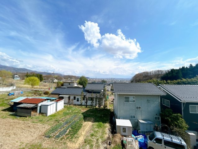 住吉　売中古住宅の展望|2階バルコニーからのお写真です。見晴らしがよく上田市を一望することができます。
