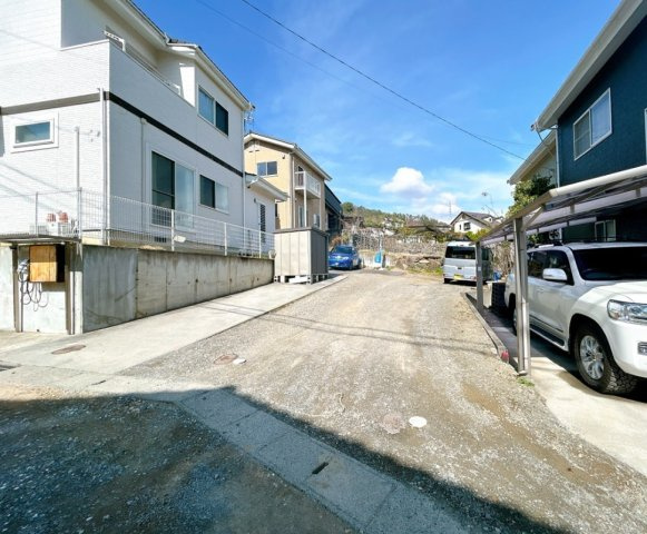 住吉　売中古住宅の駐車場|駐車場別角度になります。