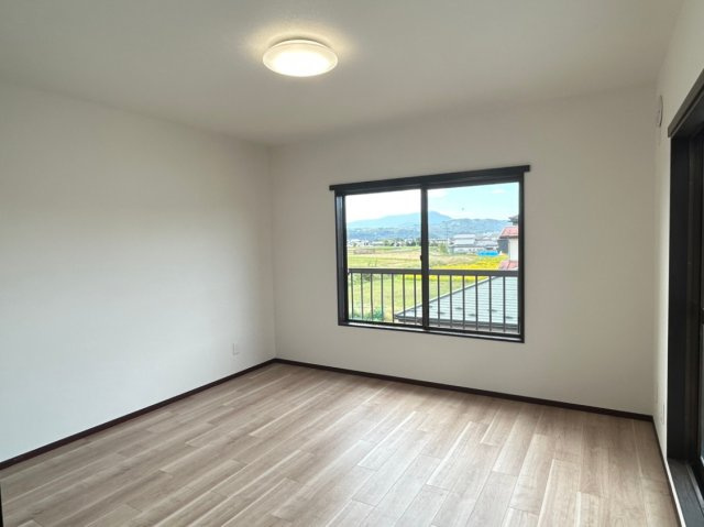 芳田　売中古住宅の洋室