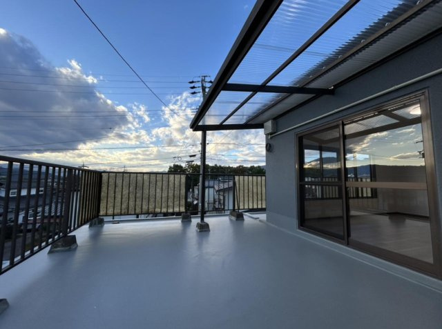 芳田　売中古住宅のバルコニー