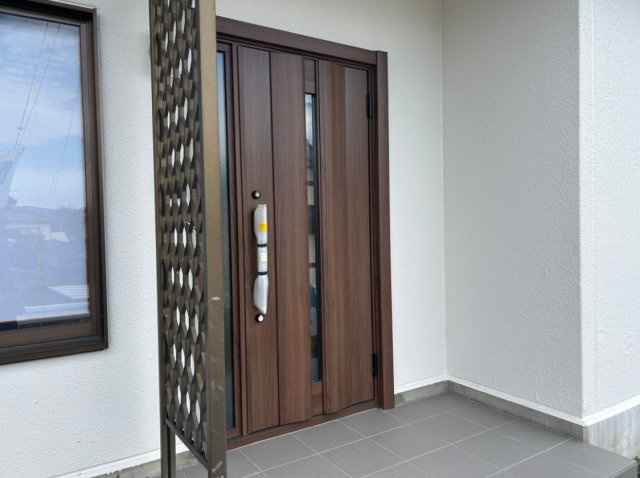 芳田　売中古住宅の玄関