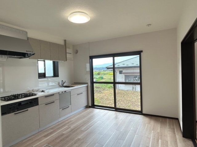 芳田　売中古住宅のキッチン