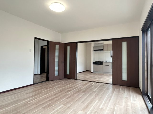 芳田　売中古住宅の居間・リビング