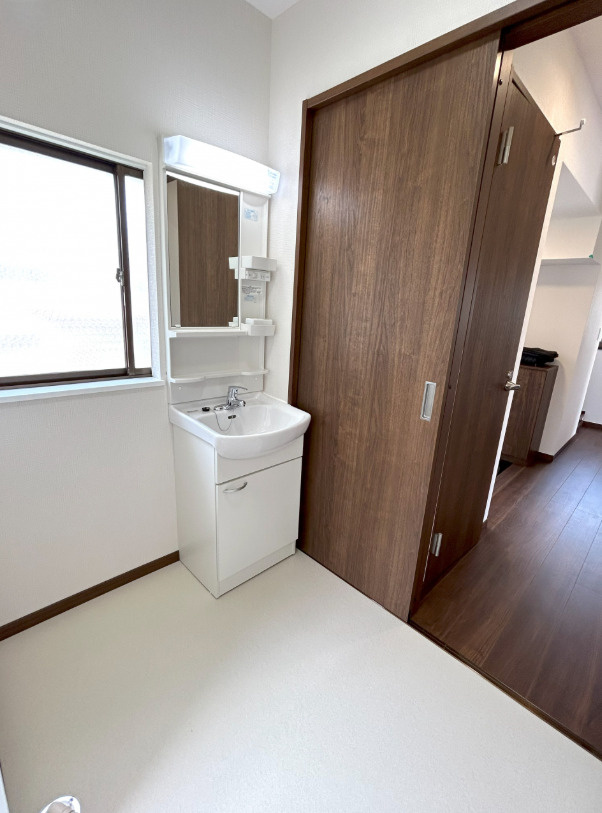 上田原　売中古住宅の洗面所