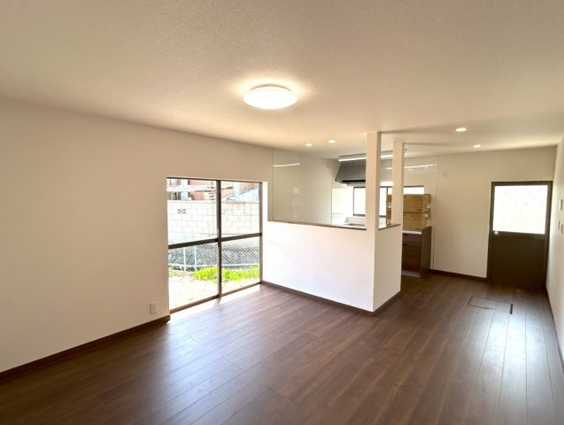 上田原　売中古住宅の居間・リビング