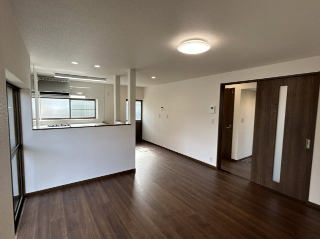 上田原　売中古住宅の居間・リビング