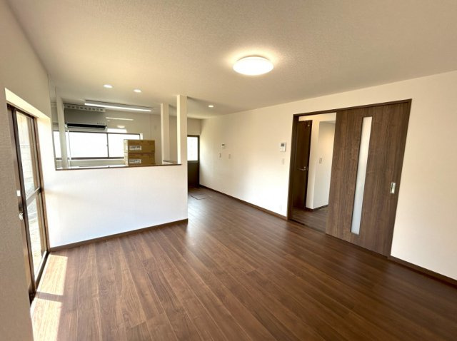 上田原　売中古住宅の居間・リビング