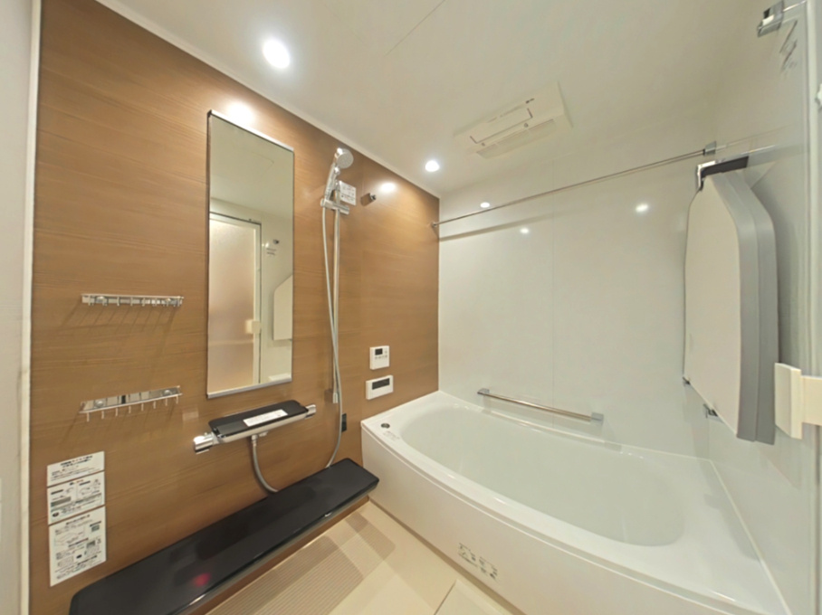 ファボルさい百間川の浴室|浴室乾燥機付きのため、天候に左右されずお洗濯が可能です◎