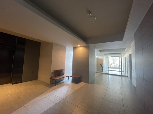 ファボルさい百間川のその他共用部分|・エントランス（内）
管理人が平日は日勤管理しており、丁寧に清掃いただいております。